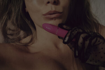 Featured image for an article on lipstick vibrators